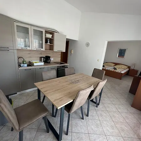 Apartment Mira Pula