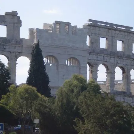 Mira * Pula