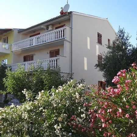 Apartment Mira
